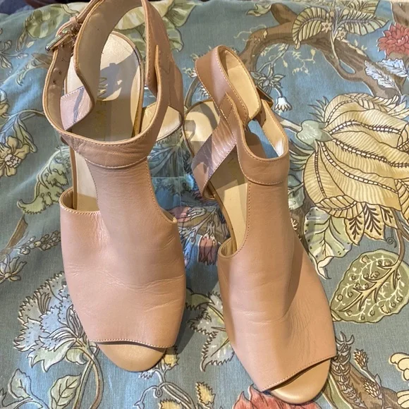 Nine West Sandal size 8 - Picture 1 of 5